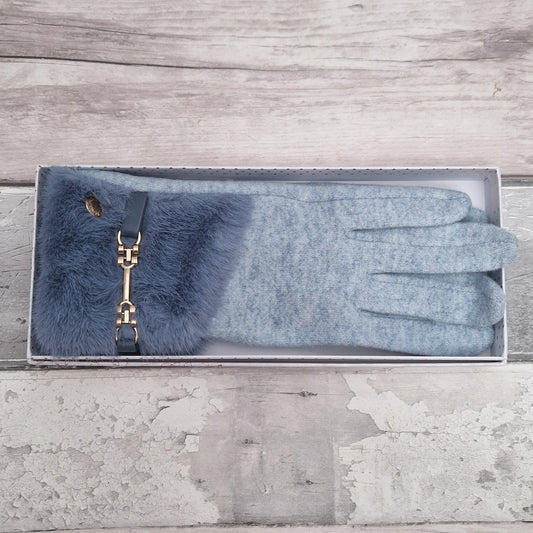 Power blue coloured ladies stretch gloves with a large faux fur cuff finished in a gold coloured bar buckle detail. Gift Boxed.