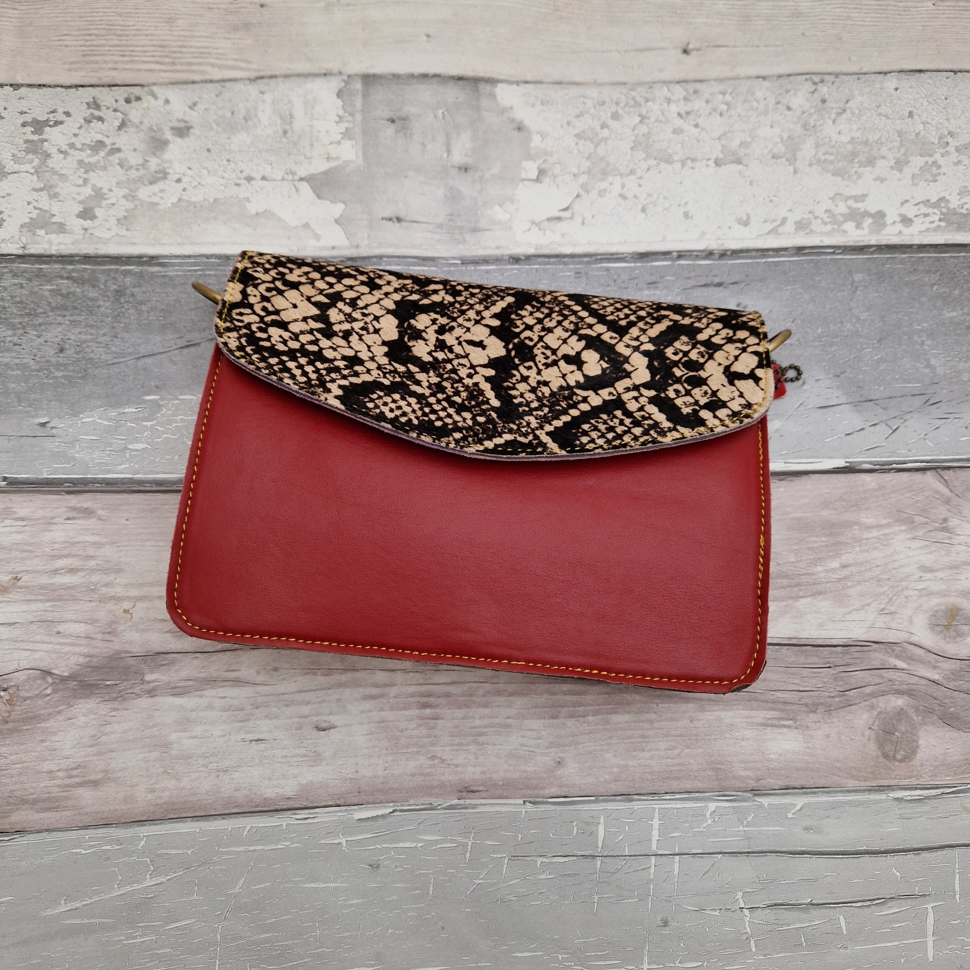 Snakeskin deals print clutch