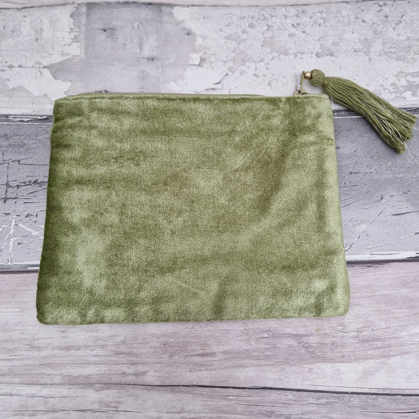 Back view of our green velvet pouch.