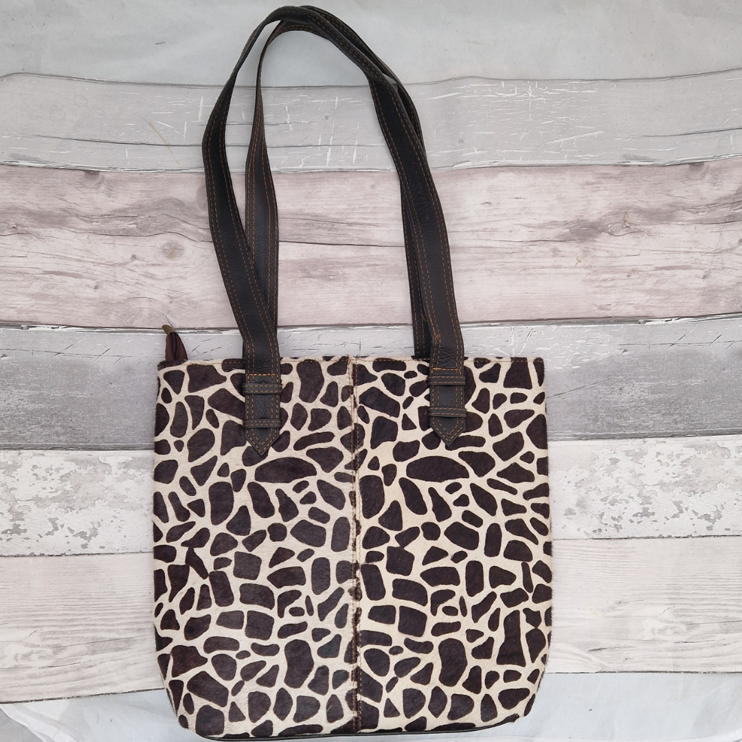 All leather tote bag made with textured panels decorated in Giraffe print. Long handles in black leather.