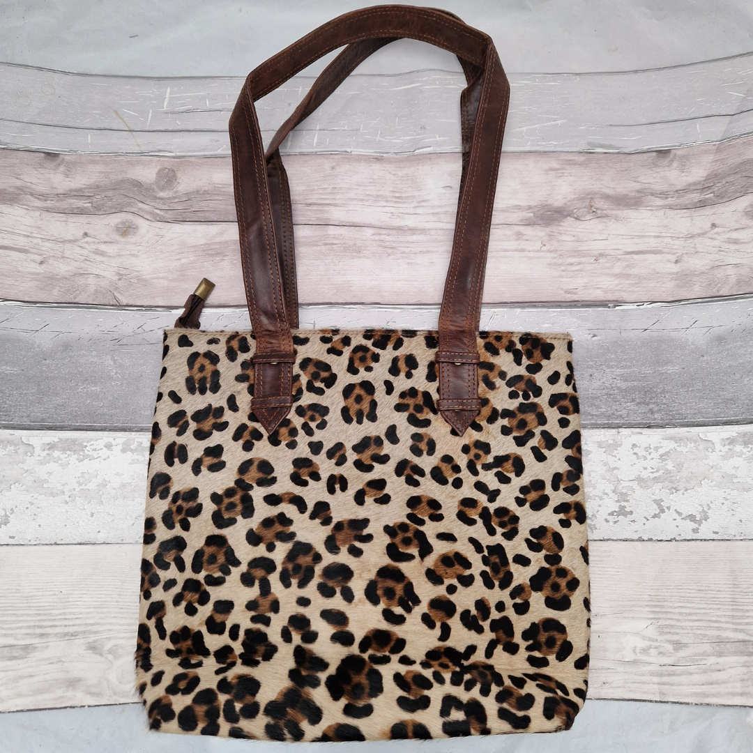 All leather tote bag made with textured panels decorated in Leopard print. Long handles in brown leather.