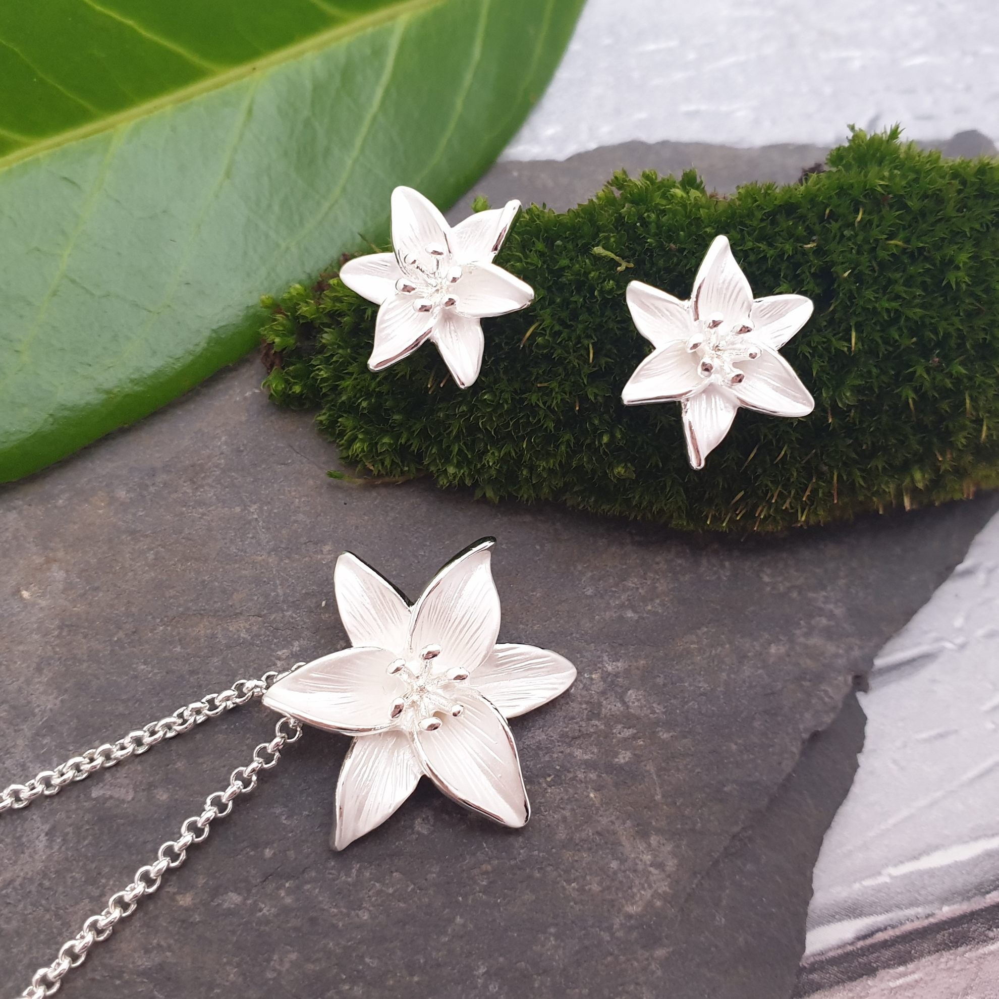 Lily White Flower Pendant Necklace By ATLondonJewels | Jewelry lookbook,  Funky jewelry, Fancy jewelry